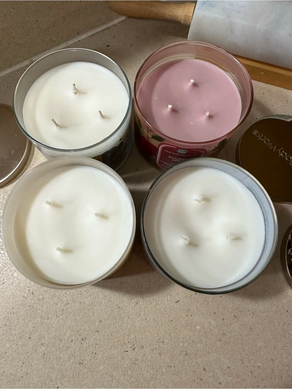 Bath & Body works candle - Picture 2 of 2